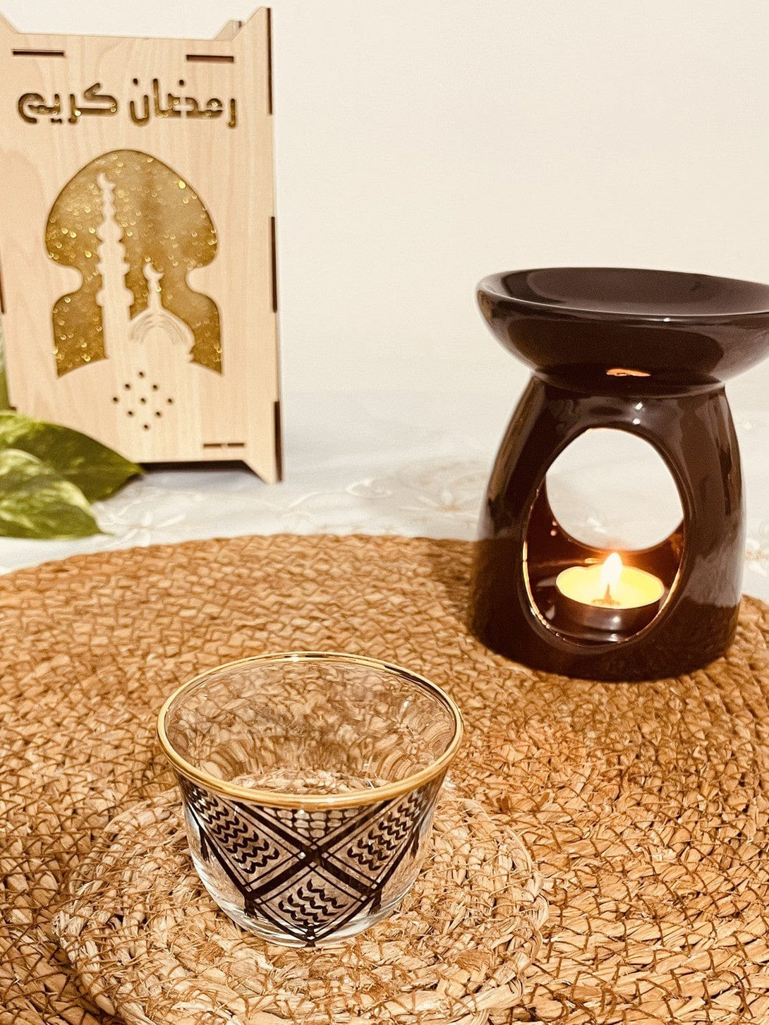 Savor the authenticity of Arabic coffee with this unique set of cups, embodying rich Palestinian heritage through the iconic Keffiyeh pattern. 