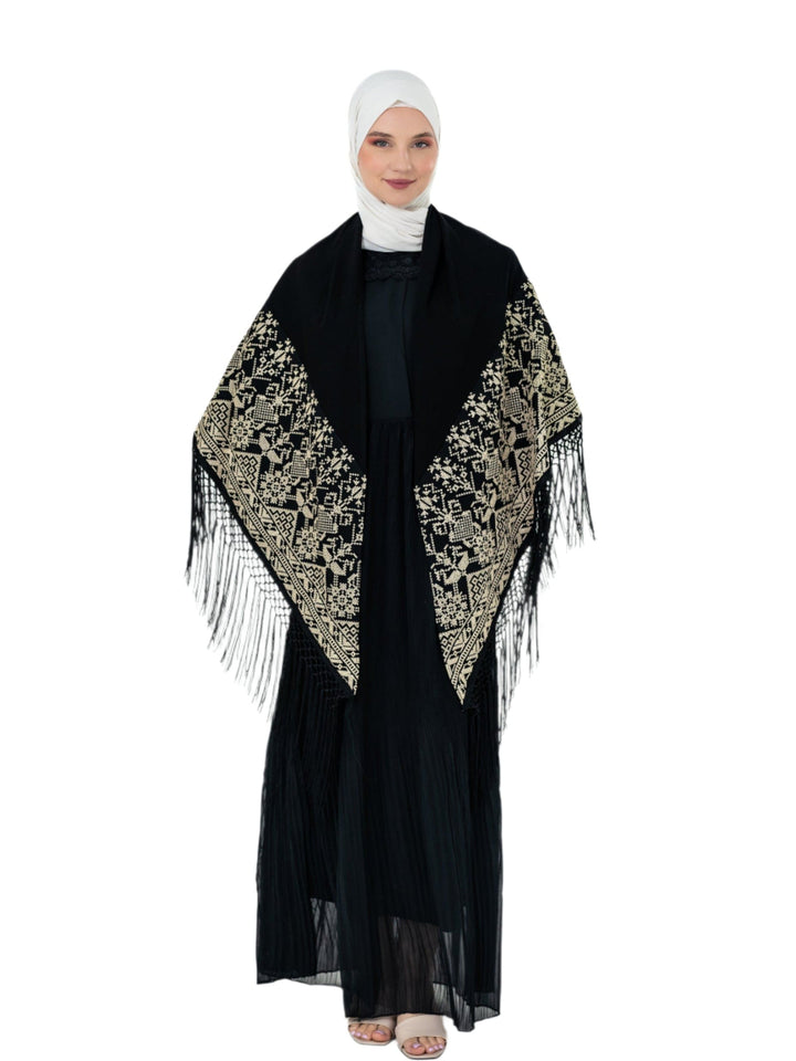 Shine with unique elegance with this luxurious shawl, which combines the splendor of classic black with the beauty of authentic Palestinian embroidery in radiant gold.