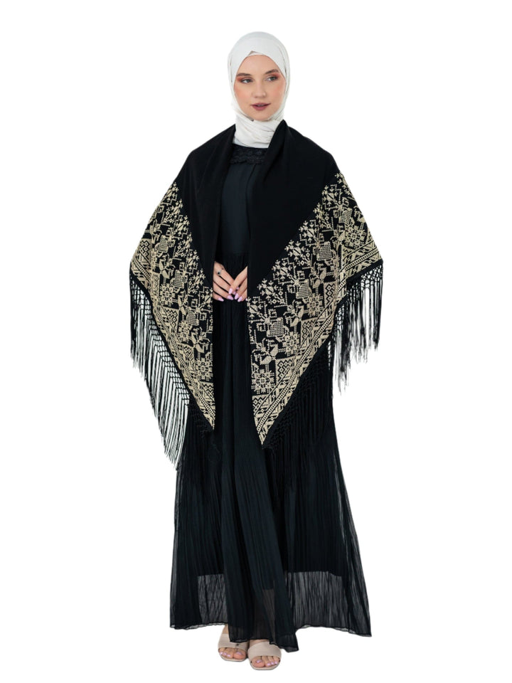 Shine with unique elegance with this luxurious shawl, which combines the splendor of classic black with the beauty of authentic Palestinian embroidery in radiant gold.