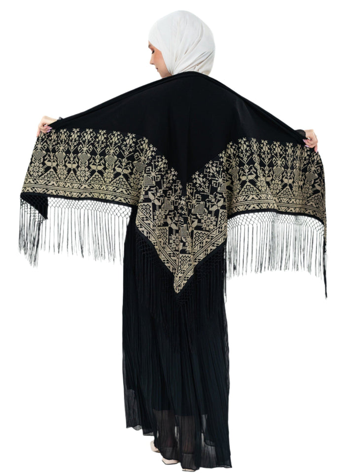 Shine with unique elegance with this luxurious shawl, which combines the splendor of classic black with the beauty of authentic Palestinian embroidery in radiant gold.