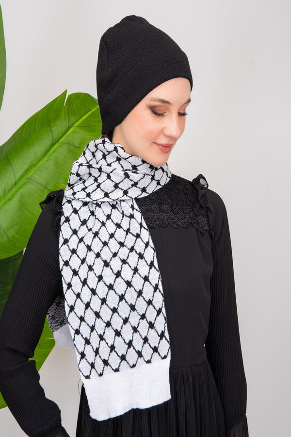 Zaytoon Gift Pushpa Shawl / White Winter knitted cap and scarf set with traditional embroidery pattern