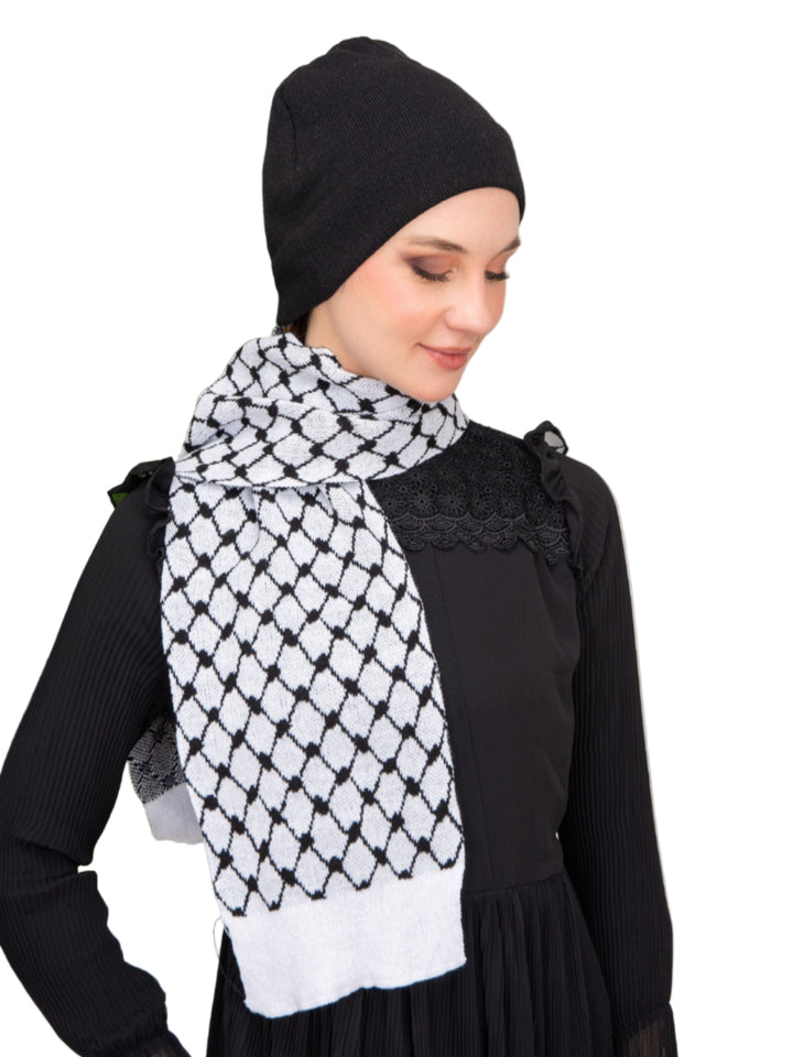 Zaytoon Gift Pushpa Shawl / White Winter knitted cap and scarf set with traditional embroidery pattern