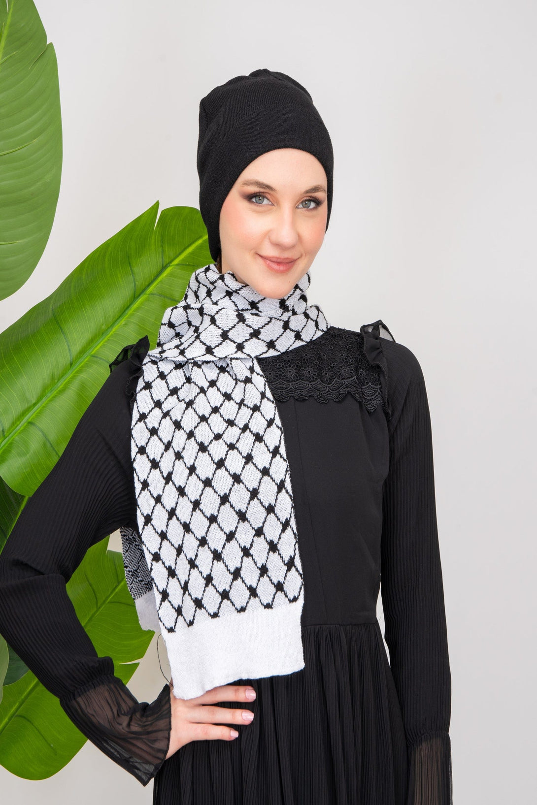 Zaytoon Gift Pushpa Winter knitted cap and scarf set with traditional embroidery pattern