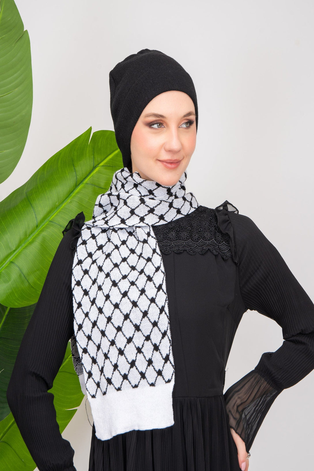 Zaytoon Gift Pushpa Winter knitted cap and scarf set with traditional embroidery pattern