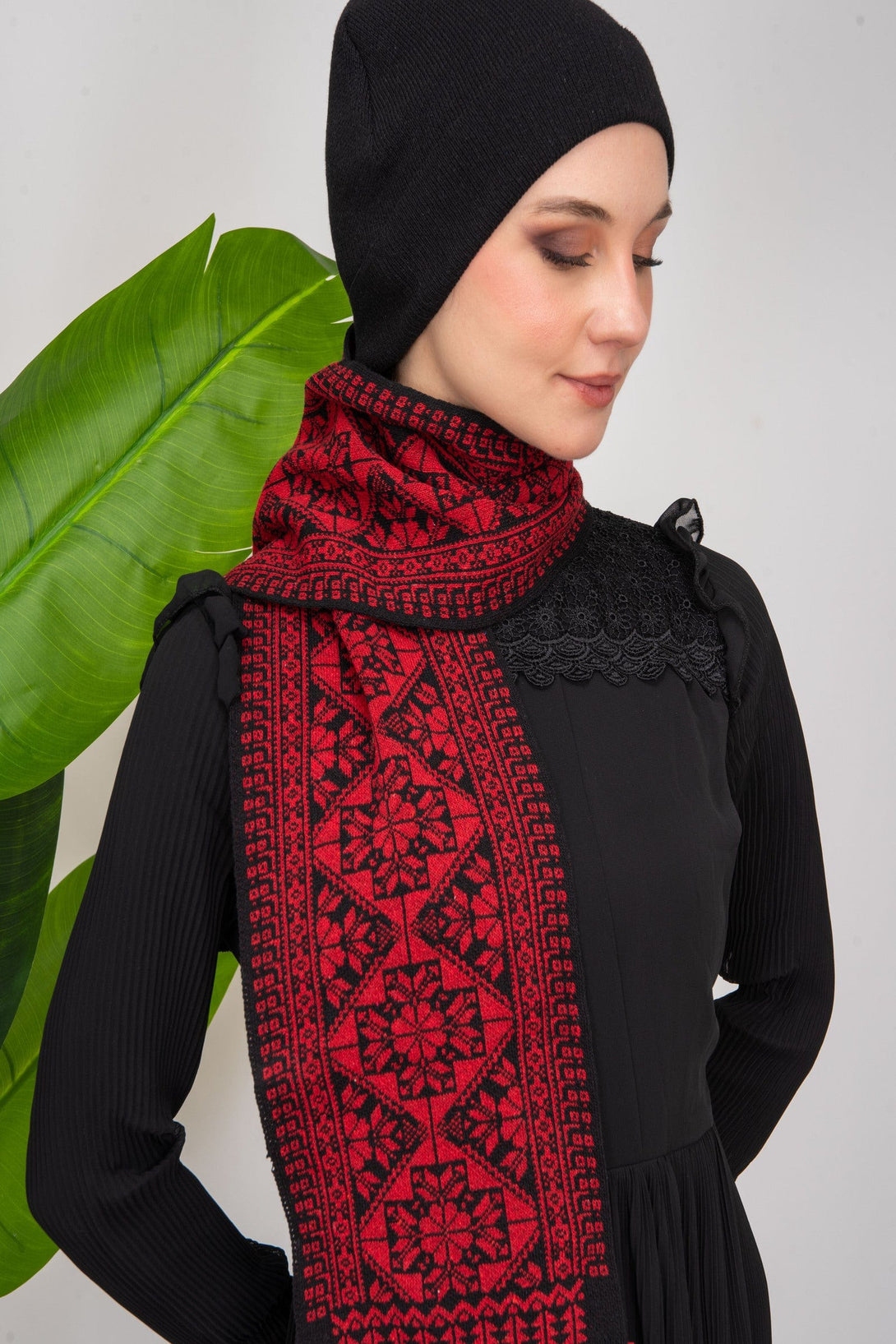 Zaytoon Gift Pushpa Winter knitted cap and scarf set with traditional embroidery pattern