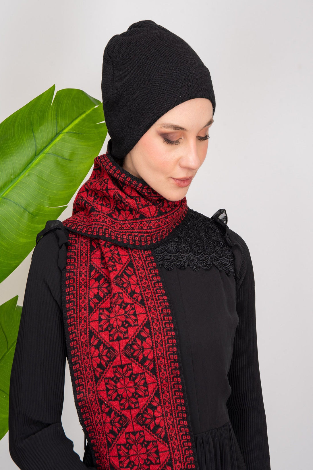 Zaytoon Gift Pushpa Winter knitted cap and scarf set with traditional embroidery pattern