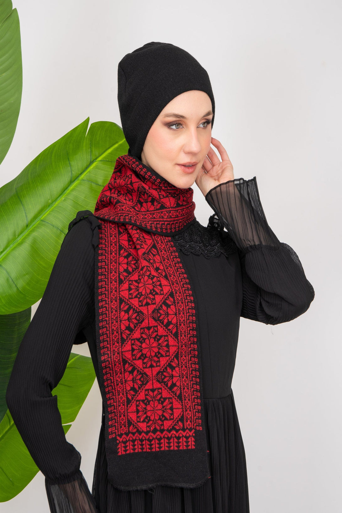 Zaytoon Gift Pushpa Winter knitted cap and scarf set with traditional embroidery pattern